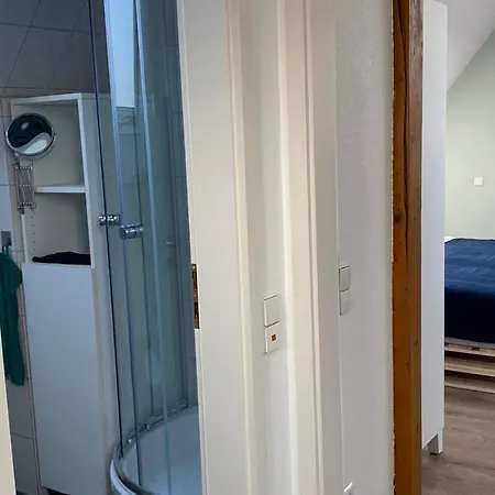 شقة Gemuetliche 2 Zimmerwohnung Mit Tv Und Wlan